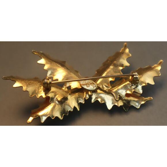 Vintage Christmas Holly St Labre Brooch - Picture 3 of 3